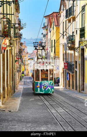 Lissabon Straßenbahn, "Elevador da Bica" Portugal Stockfoto