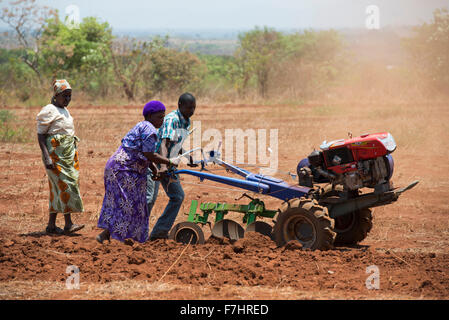 MALAWI, Lilongwe, Hand Traktor Ausbildung für Frauen kleinen Landwirt Stockfoto