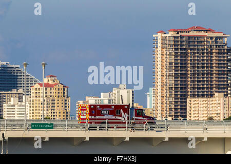 Feuer und Rettung LKW Kreuz 17 St Causeway, Port Everglades, Fort Lauderdale. VEREINIGTE STAATEN VON AMERIKA Stockfoto