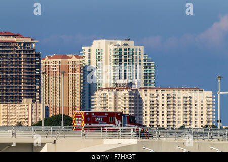 Feuer und Rettung LKW Kreuz 17 St Causeway, Port Everglades, Fort Lauderdale. VEREINIGTE STAATEN VON AMERIKA Stockfoto