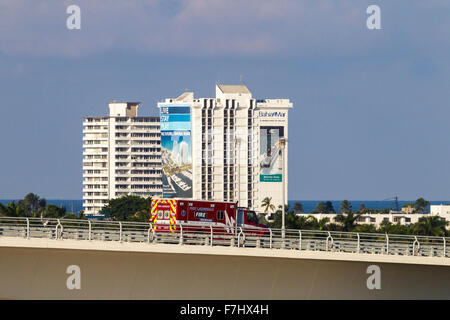 Feuer und Rettung LKW Kreuz 17 St Causeway, Port Everglades, Fort Lauderdale. VEREINIGTE STAATEN VON AMERIKA Stockfoto