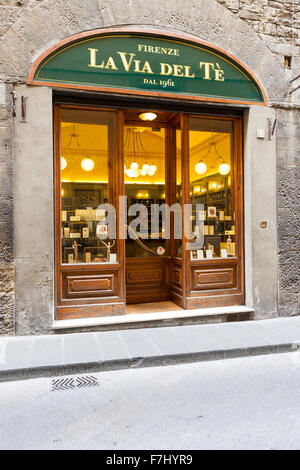 La Via del Te in Via della Condotta. Teestube, traditionelle Geschäfte in Florenz Straßen, Italien Stockfoto