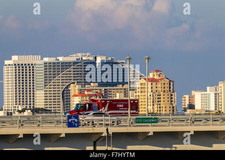 Feuer und Rettung LKW Kreuz 17 St Causeway, Port Everglades, Fort Lauderdale. VEREINIGTE STAATEN VON AMERIKA Stockfoto