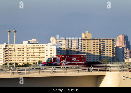 Feuer und Rettung LKW Kreuz 17 St Causeway, Port Everglades, Fort Lauderdale. VEREINIGTE STAATEN VON AMERIKA Stockfoto