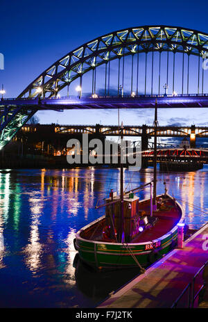 Newcastle Upon Tyne Kai am frühen Abend Stockfoto