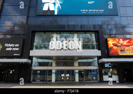 Das Odeon Kino James Bond Film Gespenst in Leicester Square, London, England, Großbritannien Stockfoto