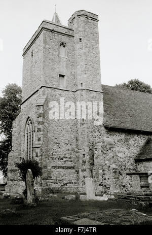 St James Friedhof in Kühlung in Kent in England in Großbritannien im Vereinigten Königreich. Laufen-Kirche befindet sich in dem Roman Great Expectations Stockfoto