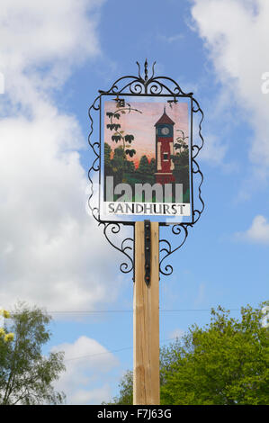 Sandhurst Ortsschild, Kent, England, Großbritannien Stockfoto