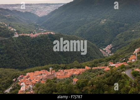 Antona und Altgnana Dörfer mit Blick auf die Küste,Toskana, Italien. Stockfoto