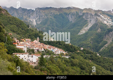 Marmorberge und Antona Dorf, Toskana, Italien Stockfoto