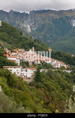 Marmorberge und Antona Dorf, Toskana, Italien Stockfoto