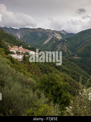 Marmorberge und Antona Dorf, Toskana, Italien Stockfoto