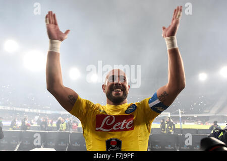 Italien. 30. November 2015. Napoli-Torhüter Pepe Reina feiert am Ende des Spiels Napoli 30.11.2015 Stadio San Paolo Fußball Calcio 2015/2016 Serie A Napoli - Inter-Napoli gewann 2: 1 Credit: Andrea Staccioli/Alamy Live-Nachrichten Stockfoto