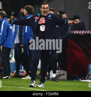 Italien. 30. November 2015. Napoli-Trainer Maurizio Sarri feiert am Ende des Spiels Napoli 30.11.2015 Stadio San Paolo Fußball Calcio 2015/2016 Serie A Napoli - Inter-Napoli gewann 2: 1 Credit: Andrea Staccioli/Alamy Live-Nachrichten Stockfoto