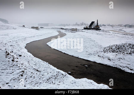 Bagger auf dem Gelände des ehemaligen Stahlwerk Phoenix in Dortmund-Hoerde. Stockfoto