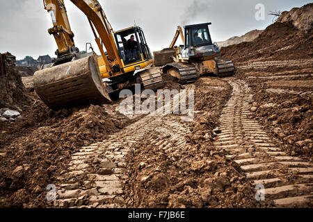 Bagger auf dem Gelände des ehemaligen Stahlwerk Phoenix in Dortmund-Hoerde. Stockfoto