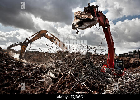 Bagger auf dem Gelände des ehemaligen Stahlwerk Phoenix in Dortmund-Hoerde. Stockfoto