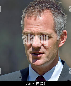 Peter Kyle MP (Labour: Hove) interviewt am College Green, Westminster Stockfoto