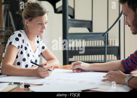 Mitarbeit bei Design-Projekt Stockfoto