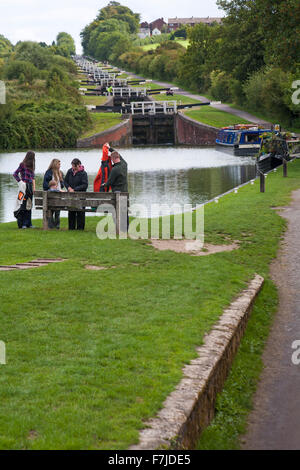 Caen Hill Locks am Kennet und Avon Canal, Devizes, Wiltshire, England, Großbritannien im August Stockfoto