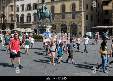 Touristen in Piazza della Signoria Platz, Florenz, Italien Stockfoto