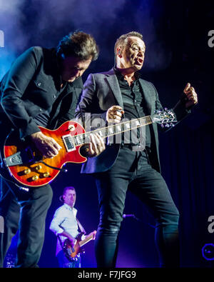 Dublin, Irland, Simple Minds live bei der 3 Arena, Dublin am 29. November 2015 in Dublin, Irland Stockfoto