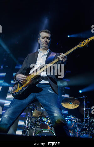 Dublin, Irland, Simple Minds live bei der 3 Arena, Dublin am 29. November 2015 in Dublin, Irland Stockfoto