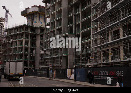 Winter-Szene von Luxus-Appartements in Süd-London Croydon im Bau Stockfoto