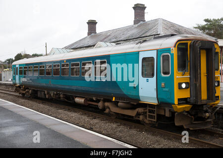 Klasse 153 Super Sprinter sind Single-Coach Diesel Triebwagen von zwei Trainern in Llandrindod Wells Wales umgewandelt Stockfoto