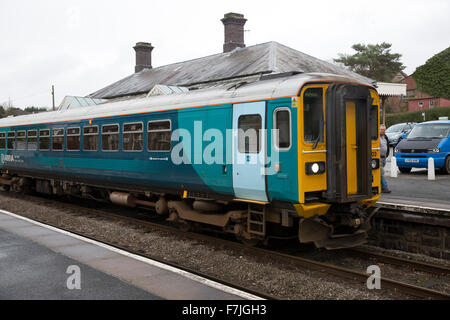 Klasse 153 Super Sprinter sind Single-Coach Diesel Triebwagen von zwei Trainern in Llandrindod Wells Wales umgewandelt Stockfoto