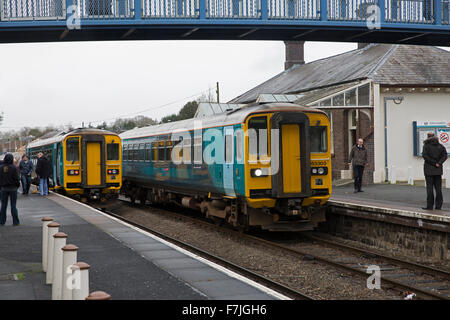 Klasse 153 Super Sprinter sind Single-Coach Diesel Triebwagen von zwei Trainern in Llandrindod Wells Wales umgewandelt Stockfoto