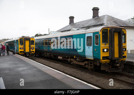 Klasse 153 Super Sprinter sind Single-Coach Diesel Triebwagen von zwei Trainern in Llandrindod Wells Wales umgewandelt Stockfoto