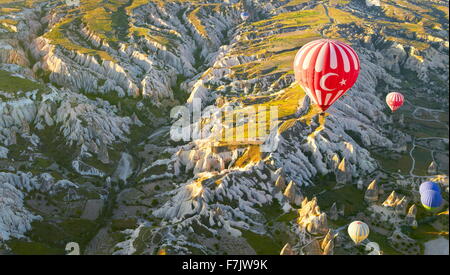 Cappadocia - Türkei, Blick aus dem Ballon um Nevsehir, fliegen über Cappadocia in Heißluftballon, UNESCO Stockfoto