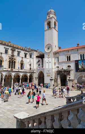 Dubrovnik, Dubrovnik-Neretva County, Kroatien.  Luza-Platz in der Altstadt.  Glockenturm. Stockfoto