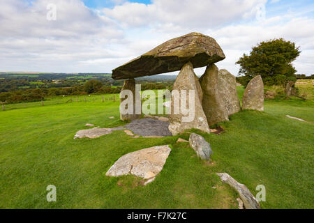 Die Pentre Ifan neolithische Grabkammer, Pembrokeshire, Wales, Vereinigtes Königreich. Beschrieben als "Portal Dolmen" Art. Stockfoto