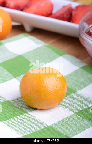 Mandarin und Erdbeerscheiben als Health Food Konzept Stockfoto