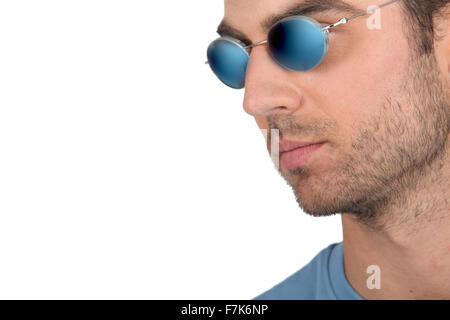 Mann trage Sonnenbrille Stockfoto
