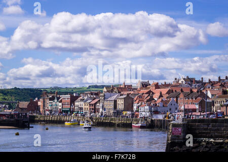 Ein Blick von der Harbour Bridge Whitby Stadt Stockfoto