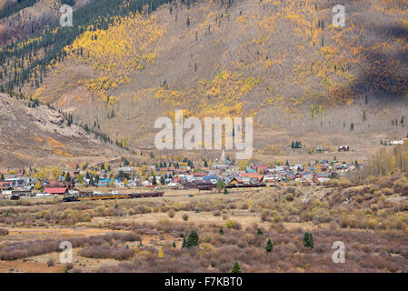 Durango & Silverton Narrow Gauge Railroad Dampfzug verlassen Silverton Colorado. Stockfoto