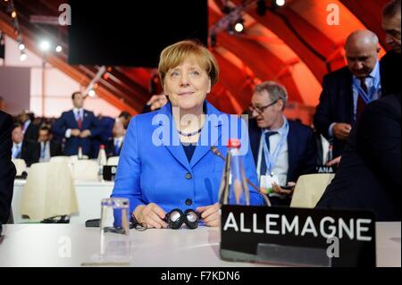 Le Bourget, Frankreich. 30. November 2015. Bundeskanzlerin Angela Merkel während der Plenarsitzung der COP21, United Nations Climate Change Conference 30. November 2015 außerhalb von Paris in Le Bourget, Frankreich. Stockfoto