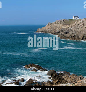 Miller-Leuchtturm / Phare du Millier an der Pointe du Millier, Beuzec-Cap-Sizun, Finistère, Bretagne, Frankreich Stockfoto