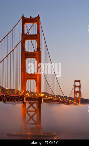 Golden Gate Bridge und Nebel, San Francisco, Kalifornien, USA Stockfoto