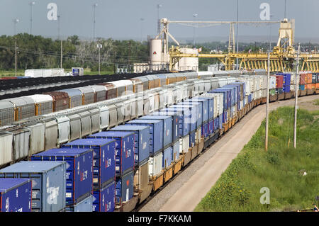 Erhöhten Blick auf Güterwagen bei Union Pacific ist Bailey-Gleise-Höfen, North Platte, Nebraska, der weltweit größten Klassifizierung Rangierbahnhof Stockfoto