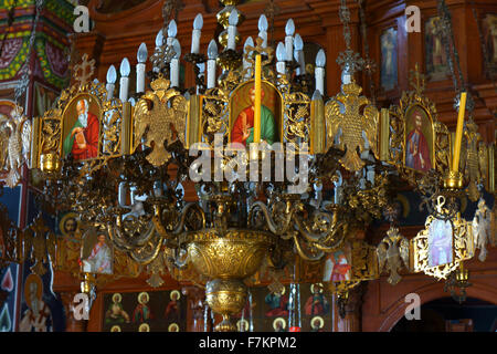 Arsani Kloster, Heiligen Sankt-Markus-Kirche des Todes, Interieur mit Kronleuchter, Insel Kreta, Griechenland Stockfoto