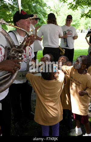 Dixieland Band führt in Boston Common für innerstädtische Köpfe beginnen Kinder Event, Boston, MA Stockfoto