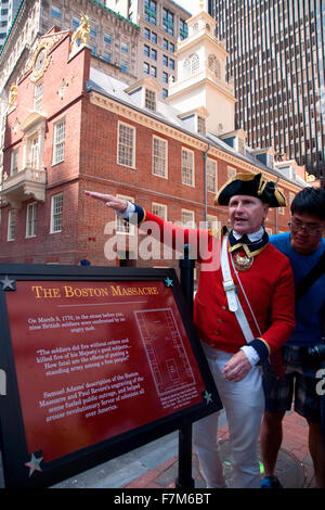 Historische Reenactor-Dozent an Stelle des 5. März 1770 Massaker von Boston, Pre-amerikanische Revolution und Old South Meeting House, Freedom Trail, Boston, MA Stockfoto