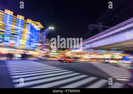 Kreuzung vor Bahnhof Ueno, Taito-Ku, Tokyo, Japan Stockfoto
