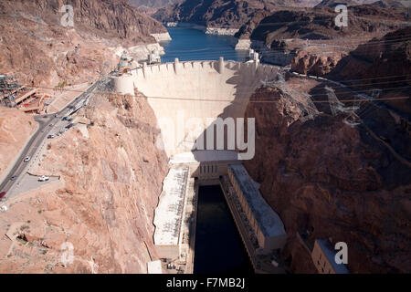 Erhöhten Blick auf den Hoover-Staudamm (ehemals Boulder dam) und Lake Mead ist im Black Canyon des Colorado River an der Grenze zwischen Arizona und Nevada, es wurde zwischen 1931 und 1936 Stockfoto