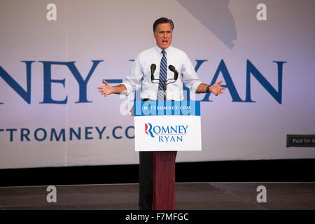 Gouverneur Mitt Romney, der republikanische Präsidentschaftskandidat 2012 spricht im Präsidentschaftswahlkampf Rallye in Henderson, Nevada, Henderson Pavilion, 23. Oktober 2012 Stockfoto