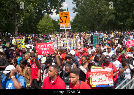 Bürgerliche Rechte Demonstranten am nationale Aktionspläne zu erkennen, die Traum-März und Rallye für den 50. Jahrestag des Marsches auf Washington und Martin Luther King habe ich eine Traum-Rede, 24. August 2013, Lincoln Memorial, Washington, D.C. Stockfoto